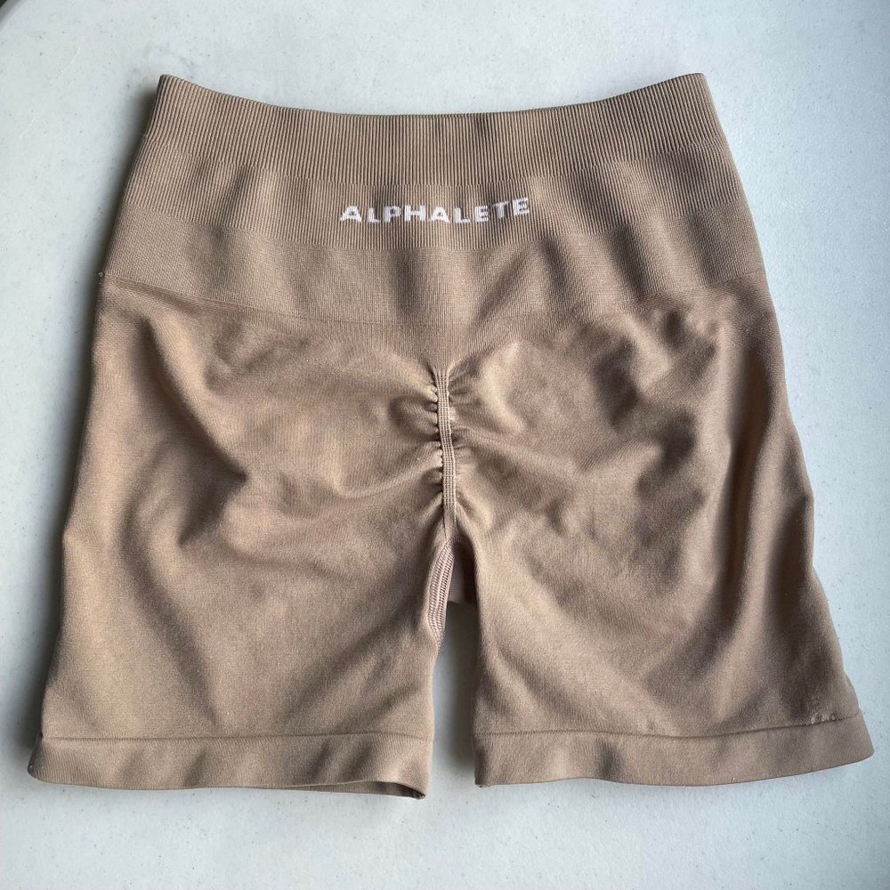 Alphalete Amplify Short 4.5" - Chai
